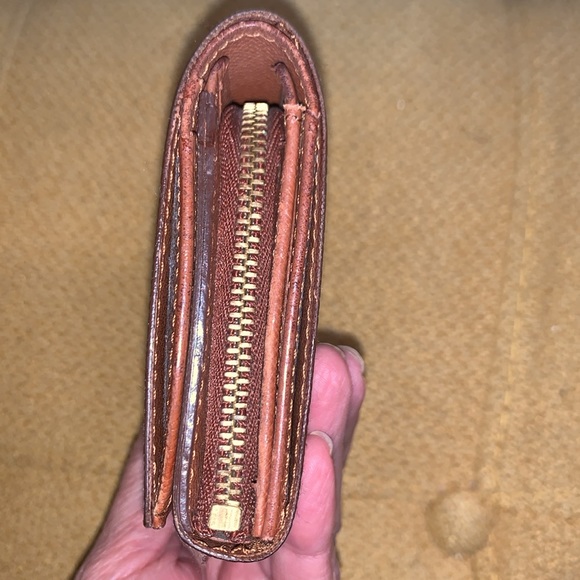 Louis Vuitton Authentic Wallet - Picture 9 of 13